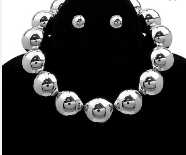 Hyacinth chunky  Big Ball  Pearl Necklace