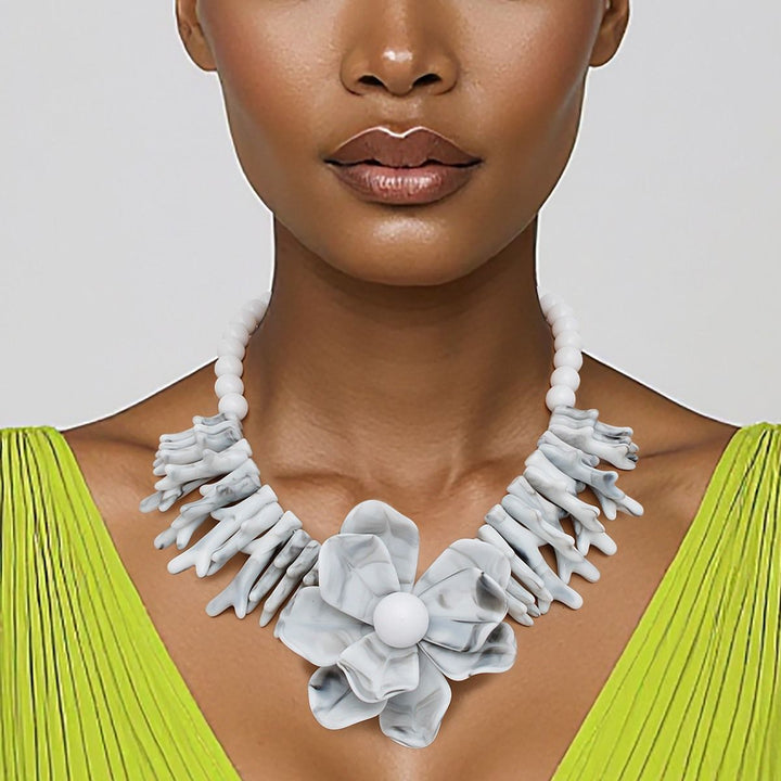Collar Gray Exotic Goddess Floral Necklace