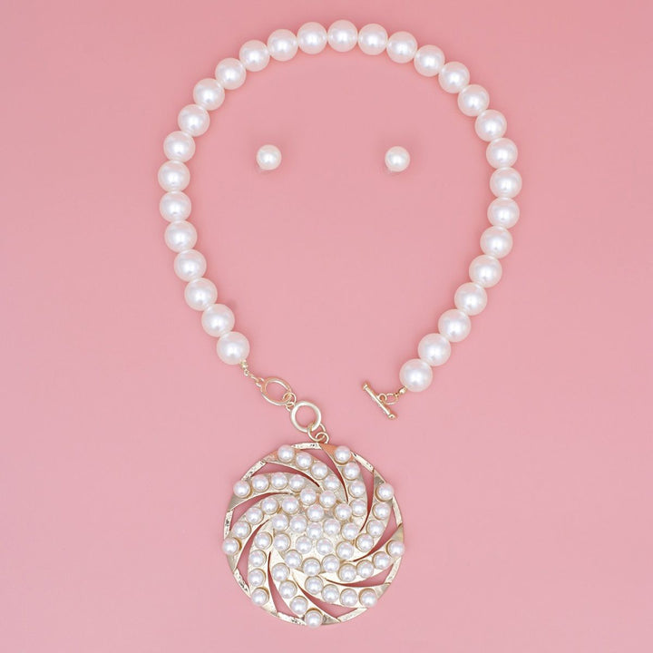 Toggle Gold Swirled Circle Chunky Pearl Necklace