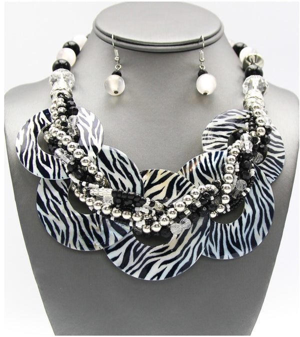 Black & white leopard frontal necklace set